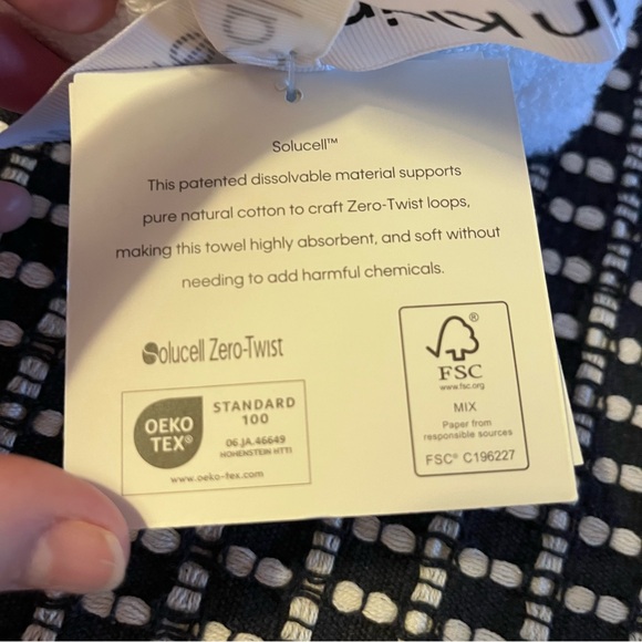 NWT Calvin Klein 2pc White Hand Towel Set - Solucell Zero Twist Cotton luxurious - Picture 6 of 7